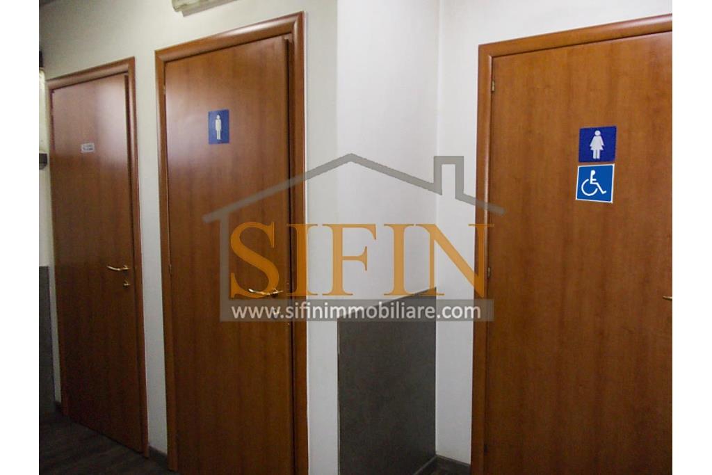 Pizzeria Friggitoria - Grottaminarda (AV), in zona centrale ad alto flusso veicolare, proponiamo in affitto 