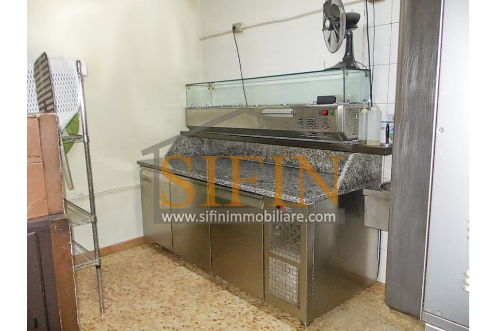 Pizzeria Friggitoria - Grottaminarda (AV), in zona centrale ad alto flusso veicolare, proponiamo in affitto 
