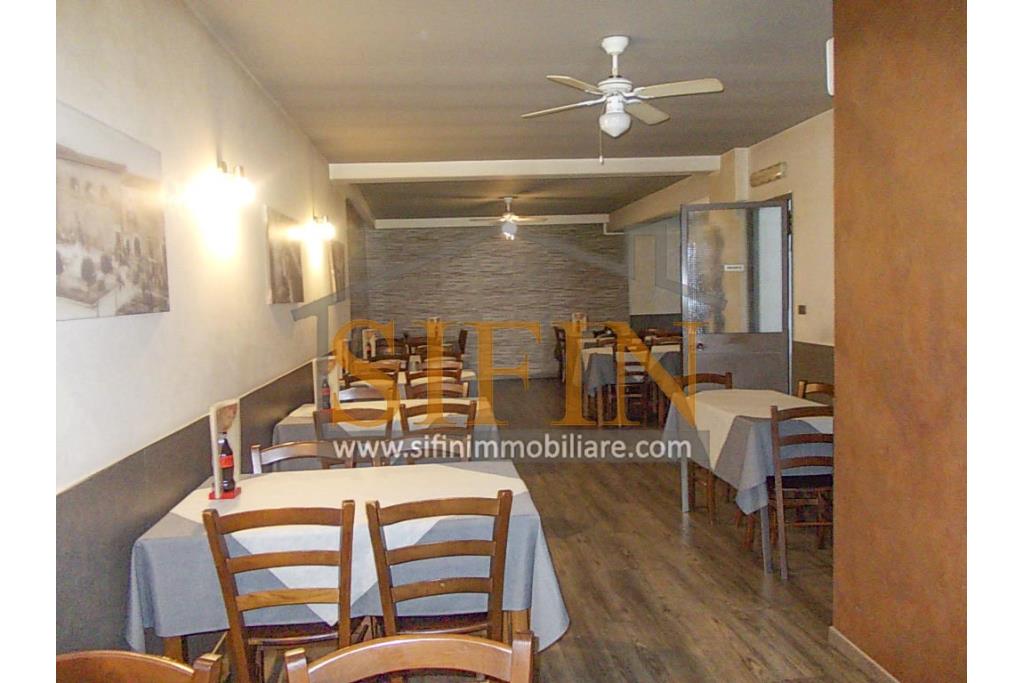 Pizzeria Friggitoria - Grottaminarda (AV), in zona centrale ad alto flusso veicolare, proponiamo in affitto 
