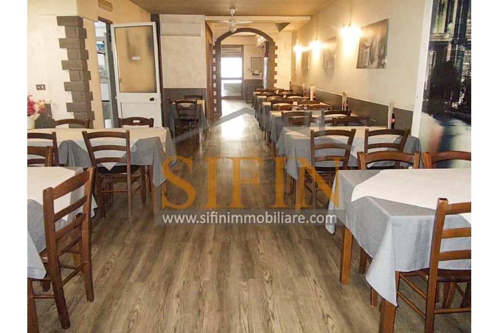 Pizzeria Friggitoria - Grottaminarda (AV), in zona centrale ad alto flusso veicolare, proponiamo in affitto 