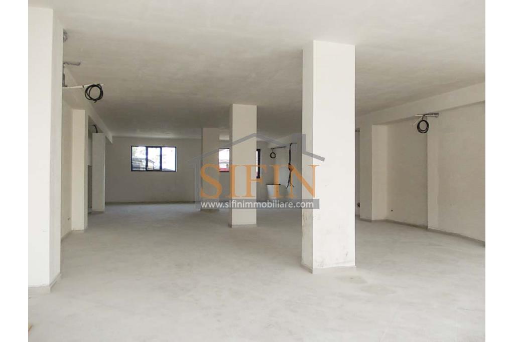 Locale Commerciale - Grottaminarda (AV), via Francesco Flammia, strada al alto flusso veicolare, a pochi metri dal casello autostradale, dall'universit, in pieno centro cittadino, proponiamo in locazione locale commerciale di mq. 250,00 di nuovissima costruzione 