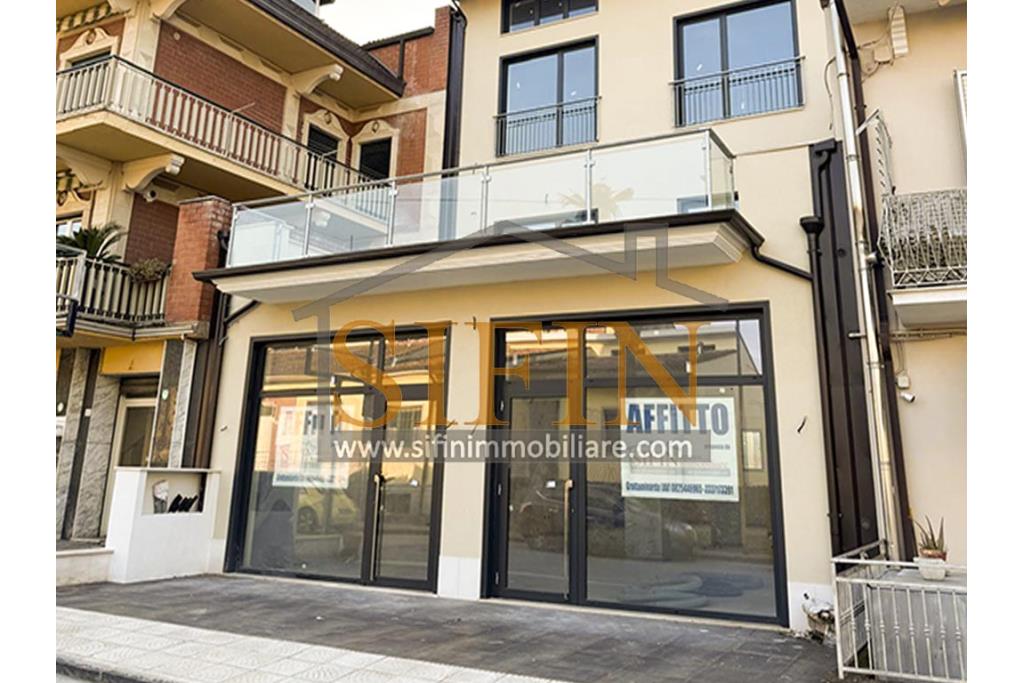 Locale Commerciale - Grottaminarda (AV), via Francesco Flammia, strada al alto flusso veicolare, a pochi metri dal casello autostradale, dall'universit, in pieno centro cittadino, proponiamo in locazione locale commerciale di mq. 250,00 di nuovissima costruzione 