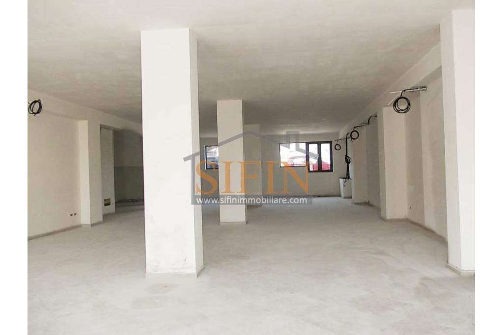 Locale Commerciale - Grottaminarda (AV), via Francesco Flammia, strada al alto flusso veicolare, a pochi metri dal casello autostradale, dall'universit, in pieno centro cittadino, proponiamo in locazione locale commerciale di mq. 250,00 di nuovissima costruzione 