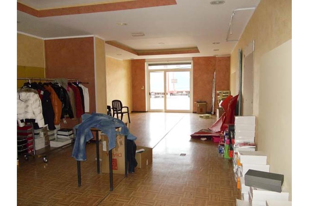 Locale Commerciale - Locale commerciale in locazione alla c/da Ponticelli Grottaminarda
