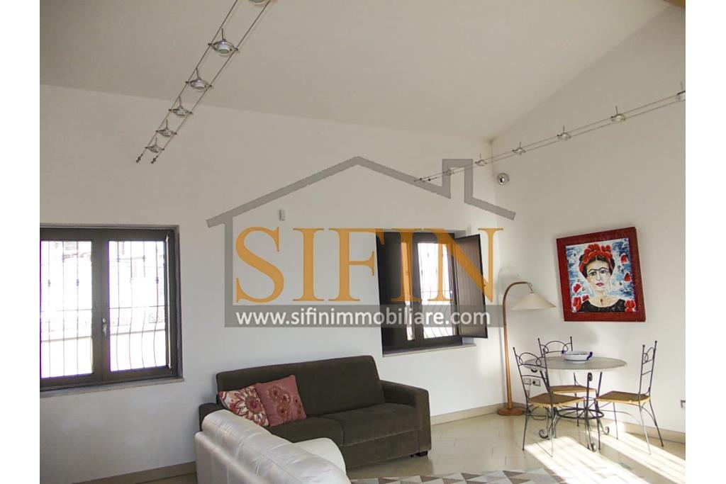 Villa con iardino - Frigento (AV) via San Rocco, a soli 500 metri dal cuore del centro cittadino, proponiamo in vendita Villa di complessivi mq. 430,00 oltre a mq. 800,00 di giardino di cui circa la met pavimentata