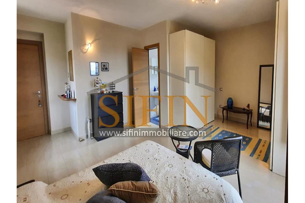 Villa con iardino - Frigento (AV) via San Rocco, a soli 500 metri dal cuore del centro cittadino, proponiamo in vendita Villa di complessivi mq. 430,00 oltre a mq. 800,00 di giardino di cui circa la met pavimentata
