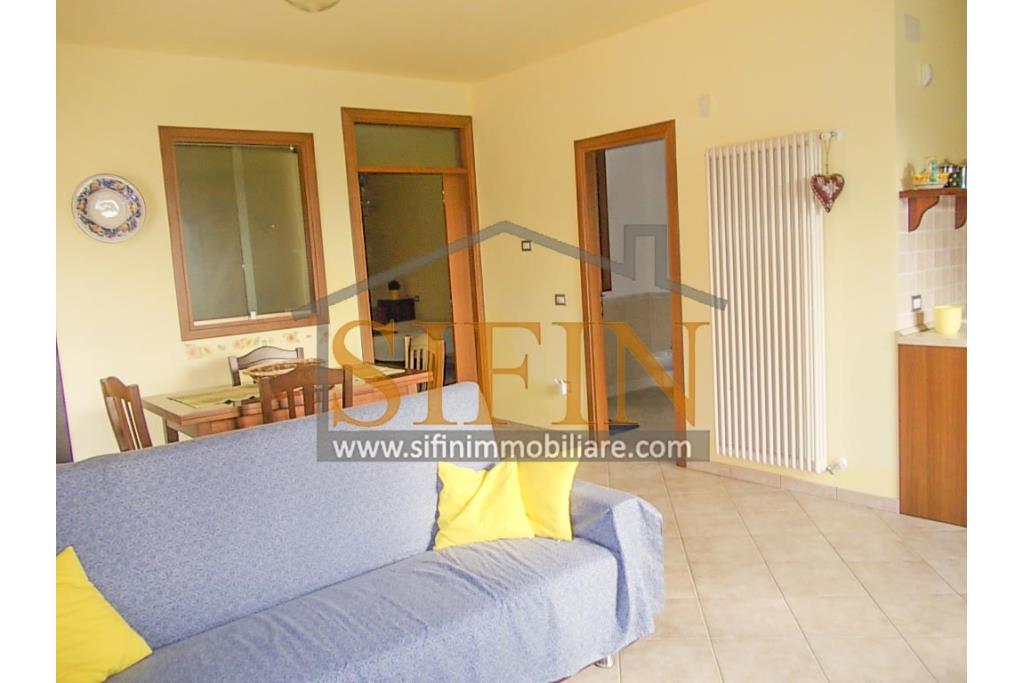 Villa con iardino - Frigento (AV) via San Rocco, a soli 500 metri dal cuore del centro cittadino, proponiamo in vendita Villa di complessivi mq. 430,00 oltre a mq. 800,00 di giardino di cui circa la met pavimentata
