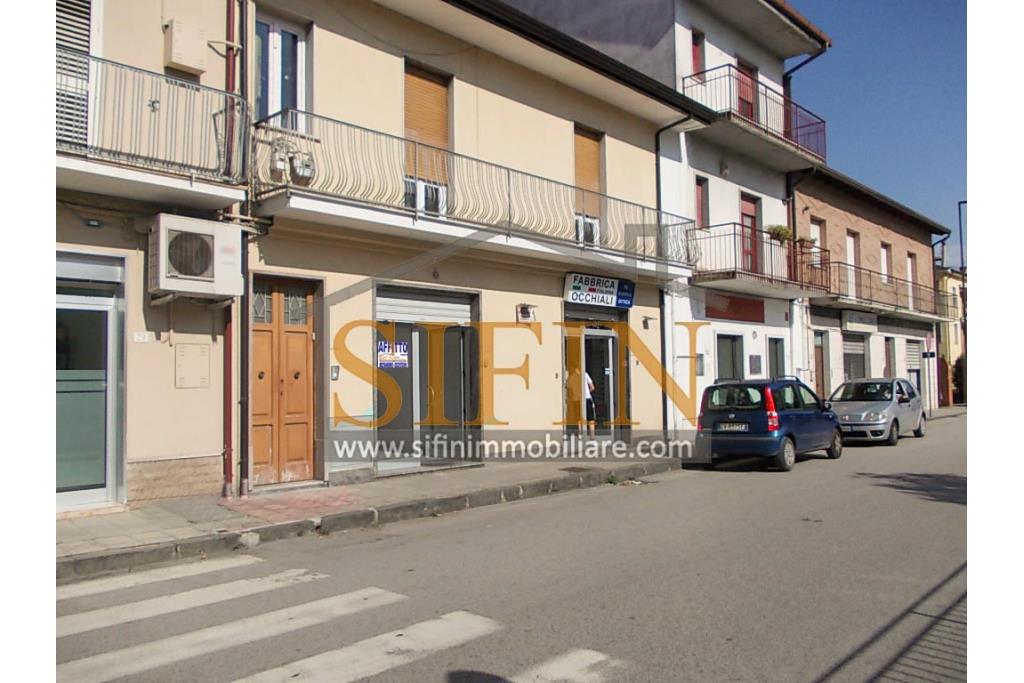 Locale Commerciale - Grottaminarda, via Ciarpignano o via Francesco Flammia, difronte alla facolt della SUN, proponiamo in locazione locale commerciale di mq. 40,00