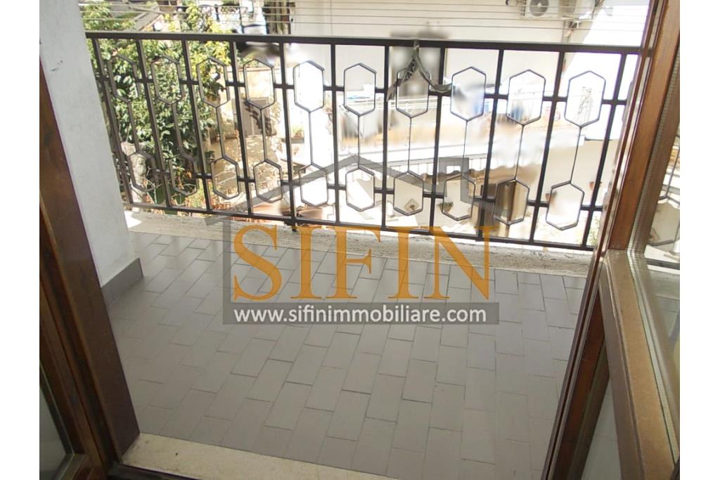 Appartamento con garage - Sturno (AV) via Raffaello, a soli 850 metri da piazza Municipio, proponiamo in vendita appartamento di complessi mq. 180,00 oltre balconi e box auto di mq. 15,00 ca.