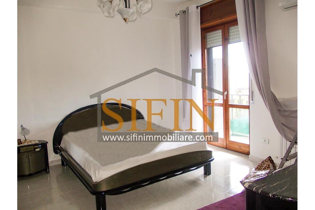 Appartamento con garage - Sturno (AV) via Raffaello, a soli 850 metri da piazza Municipio, proponiamo in vendita appartamento di complessi mq. 180,00 oltre balconi e box auto di mq. 15,00 ca.