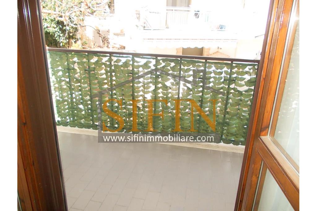 Appartamento con garage - Sturno (AV) via Raffaello, a soli 850 metri da piazza Municipio, proponiamo in vendita appartamento di complessi mq. 180,00 oltre balconi e box auto di mq. 15,00 ca.