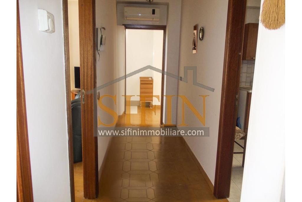 Palazzina con giardino - Carife, via Contardi, in posizione sovrastante e panoramica, proponiamo in vendita palazzina di compressivi mq. 240,00