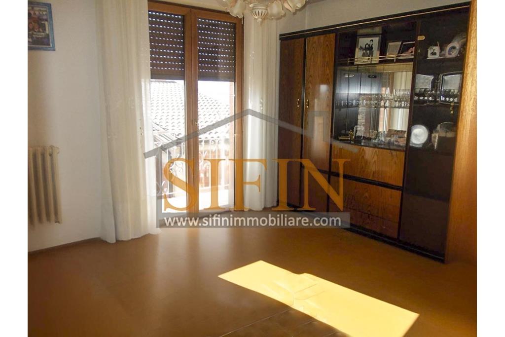 Palazzina con giardino - Carife, via Contardi, in posizione sovrastante e panoramica, proponiamo in vendita palazzina di compressivi mq. 240,00