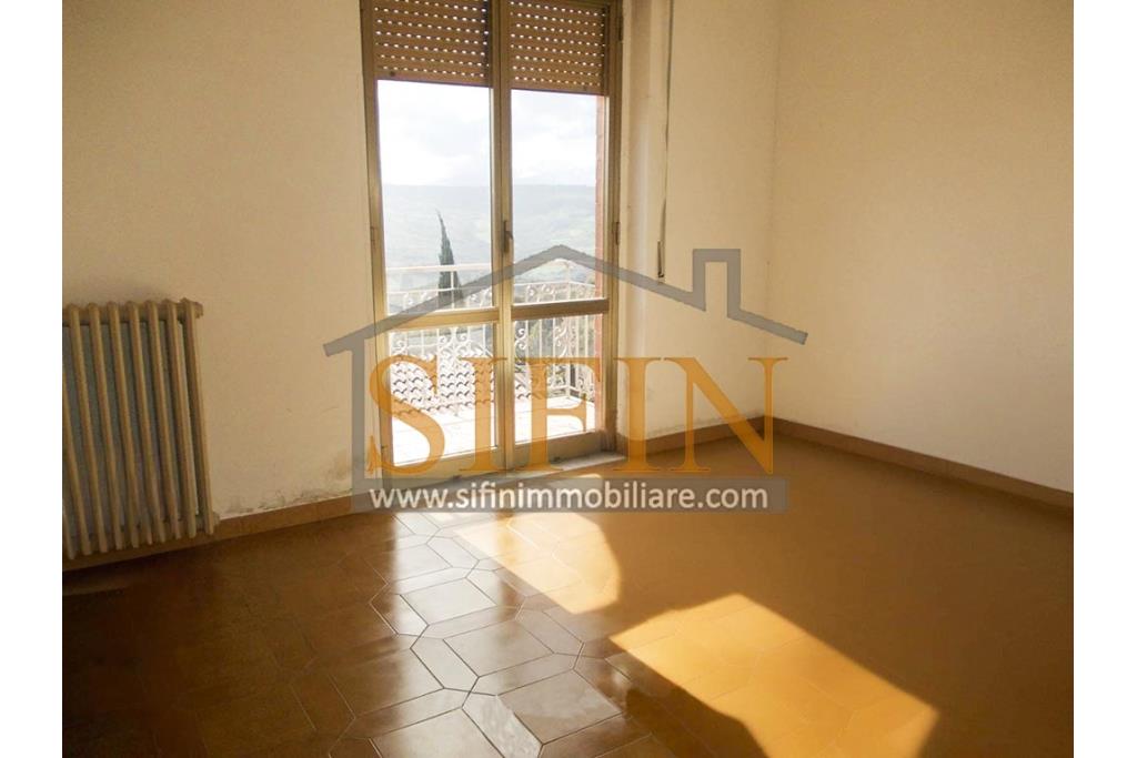 Palazzina con giardino - Carife, via Contardi, in posizione sovrastante e panoramica, proponiamo in vendita palazzina di compressivi mq. 240,00