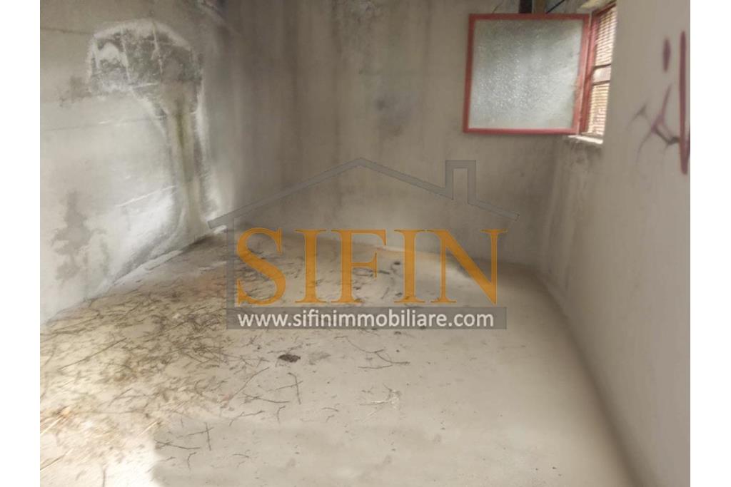 Palazzina con giardino - Carife, via Contardi, in posizione sovrastante e panoramica, proponiamo in vendita palazzina di compressivi mq. 240,00