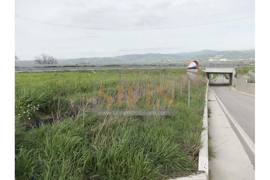 Terreno Edificabile - Grottaminarda (AV) in adiacenza della variante ANAS, proponiamo in vendita terreno edificabile di mq. 18.500,00 ricadente in zona 