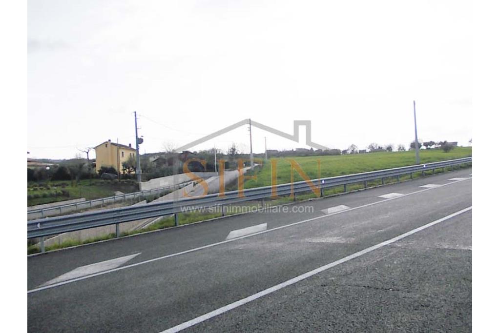 Terreno Edificabile - Grottaminarda (AV) in adiacenza della variante ANAS, proponiamo in vendita terreno edificabile di mq. 18.500,00 ricadente in zona 