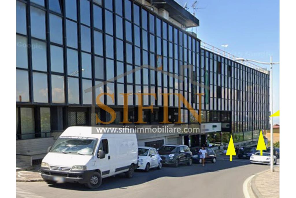 Ufficio mq. 500,00 - Ariano Irpino (AV), sulla centrale Via XXV aprile, proponiamo in locazione appartamento di mq. 500,00 ca. con attuale destinazione d'uso 
