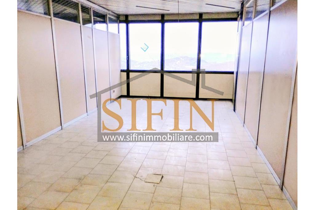 Ufficio mq. 500,00 - Ariano Irpino (AV), sulla centrale Via XXV aprile, proponiamo in locazione appartamento di mq. 500,00 ca. con attuale destinazione d'uso 