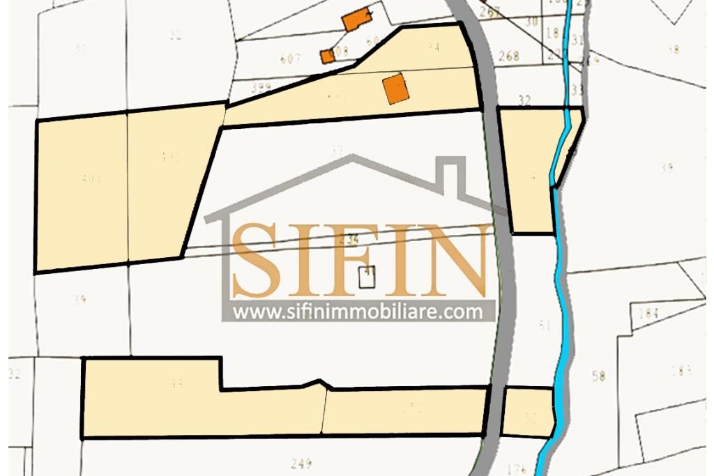 Casa con terreno - Paternopoli, in zona periferica, Contrada Cupitiello, proponiamo in vendita villetta di mq. 160,00 ca. oltre garage di mq. 23,00 ca. e mq. 14.000,00 ca. di terreno