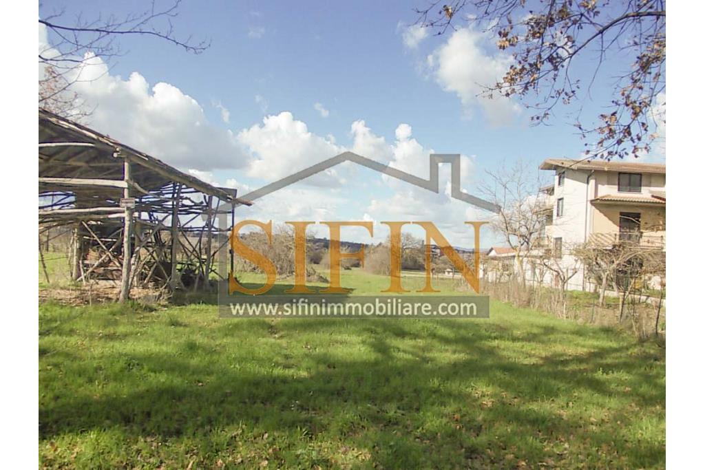 Terreno Edificabile - Grottaminarda (AV) nella prima periferie, c/da Starse, a soli due minuti in auto dal casello autostradale della A16 NA-BA (poco pi� di un km) proponiamo in vendita terreno edificabile e pianeggiante di mq. 3.800,00ca. servito da pozzo.