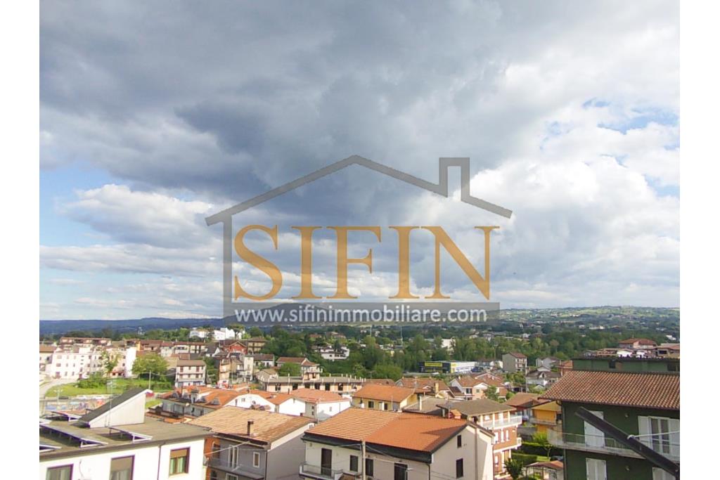 mansarda con terrazzi - Splendido Appartamento Mansardato di mq. 135,00 oltre a mq. 35,00 di balconi/terrazzi in Grottaminarda via Condotto, con tre camere da letto e due bagni, cucina e salone