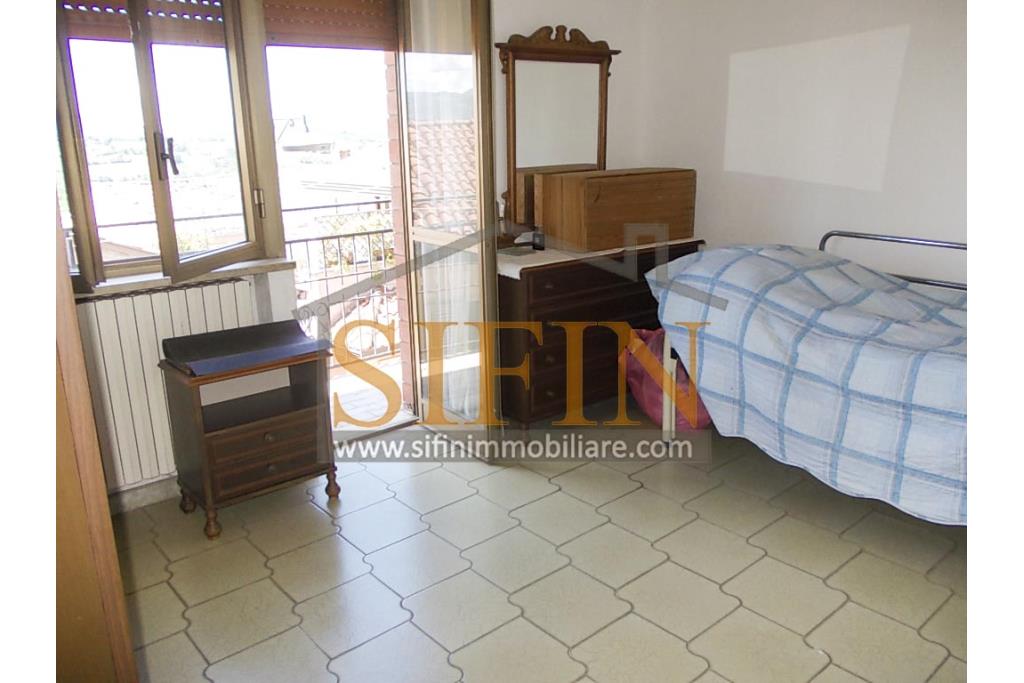 Casa con garage  - Nel cuore di Sant'Angelo all'Esca, nel suggestivo scenario del centro storico, proponiamo in vendita un'esclusiva casa singola di 200 mq complessivi, disposta su due livelli.