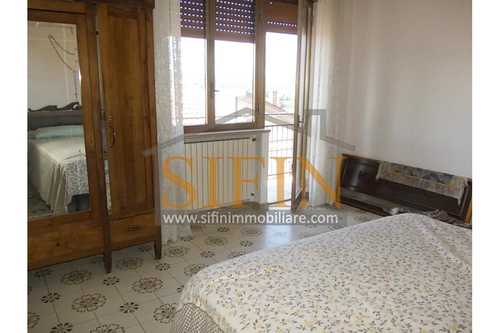 Casa con garage  - Nel cuore di Sant'Angelo all'Esca, nel suggestivo scenario del centro storico, proponiamo in vendita un'esclusiva casa singola di 200 mq complessivi, disposta su due livelli.