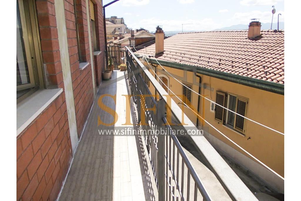 Casa con garage  - Nel cuore di Sant'Angelo all'Esca, nel suggestivo scenario del centro storico, proponiamo in vendita un'esclusiva casa singola di 200 mq complessivi, disposta su due livelli.