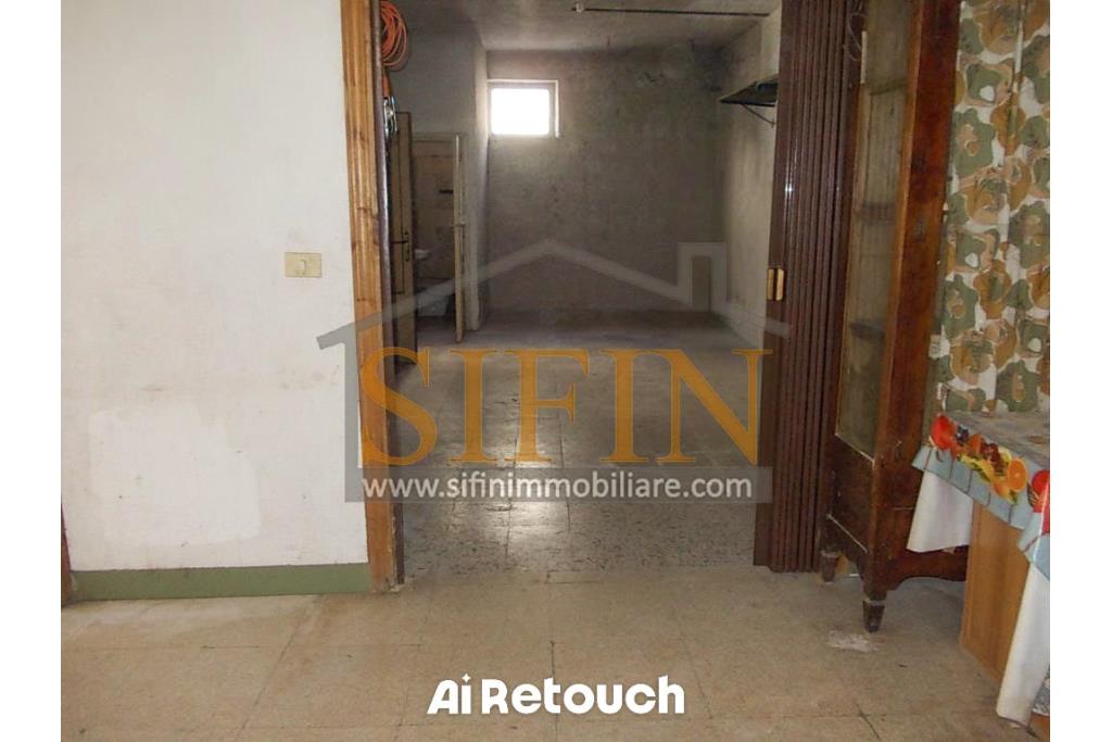Casa con garage  - Nel cuore di Sant'Angelo all'Esca, nel suggestivo scenario del centro storico, proponiamo in vendita un'esclusiva casa singola di 200 mq complessivi, disposta su due livelli.