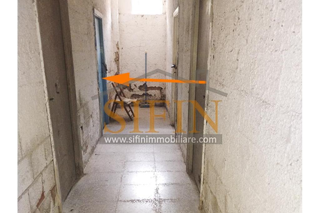 Appartamento con garage - Fontanarosa � Rione Matteotti, nella prima periferia del paese, proponiamo in vendita un pratico e luminoso appartamento di mq. 94,00 ca. situato al secondo piano di una piccola palazzina composta da soli 4 appartamenti.