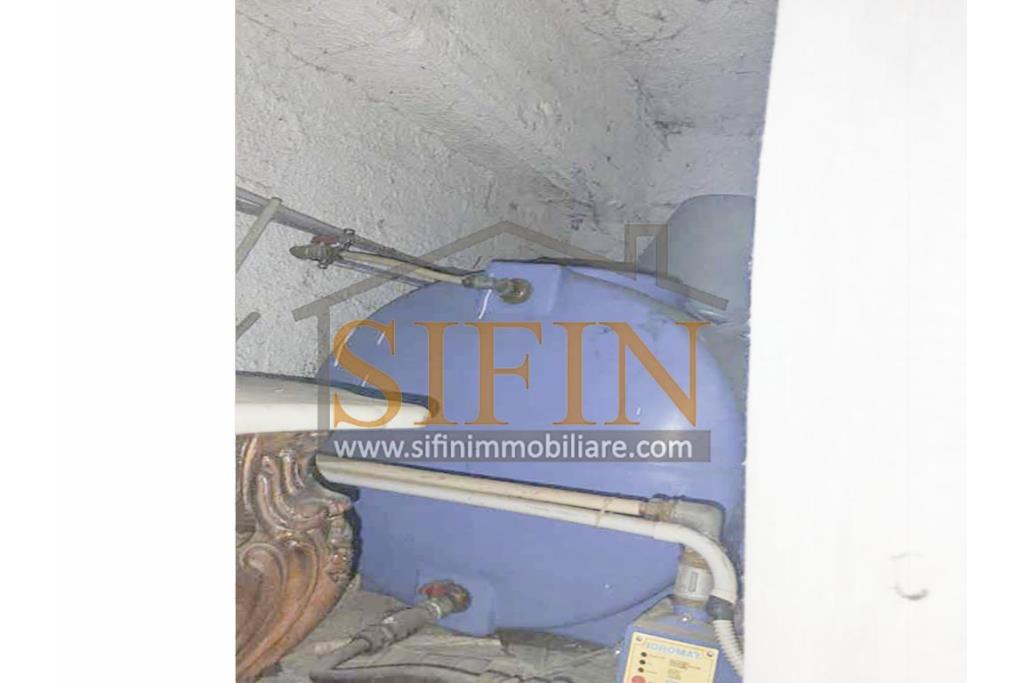 Appartamento con garage - Fontanarosa � Rione Matteotti, nella prima periferia del paese, proponiamo in vendita un pratico e luminoso appartamento di mq. 94,00 ca. situato al secondo piano di una piccola palazzina composta da soli 4 appartamenti.