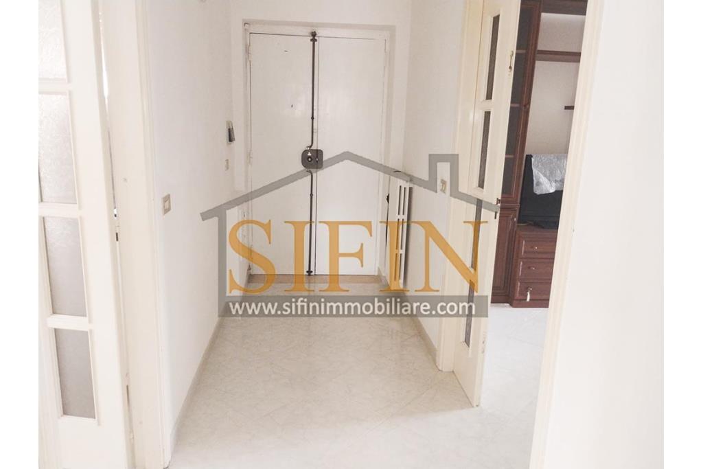Appartamento con garage - Fontanarosa � Rione Matteotti, nella prima periferia del paese, proponiamo in vendita un pratico e luminoso appartamento di mq. 94,00 ca. situato al secondo piano di una piccola palazzina composta da soli 4 appartamenti.