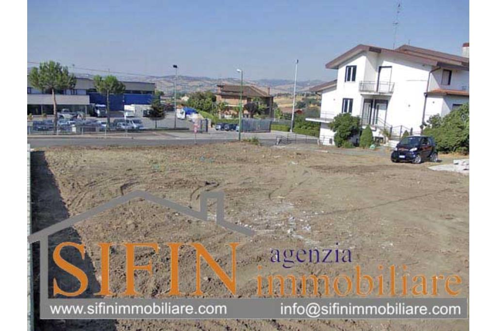 Piazzale con Ufficio/Negozio - Paiazzale con ufficio in locazione