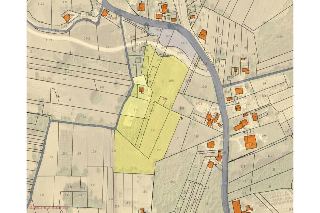 Terreno agricolo pescicoltura - Grottaminarda (AV) � Contrada Fossi
In posizione tranquilla e immersa nel verde, proponiamo in vendita un interessante terreno agricolo di circa 21.000 mq, dotato di impianto per pescicoltura e molteplici possibilit� di utilizzo e sviluppo