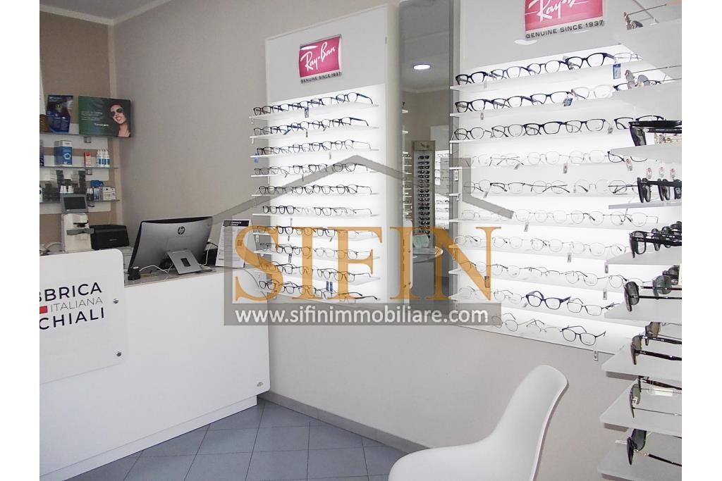 Cessione Attivit� Ottica Storica � Grottaminarda - Proponiamo in vendita un�attivit� di ottica avviata e ben consolidata da oltre 20 anni, situata in Via Francesco Flammia