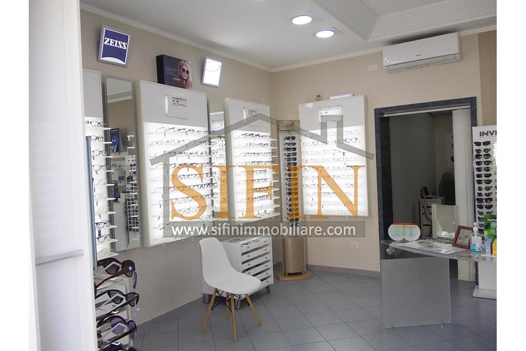 Cessione Attivit� Ottica Storica � Grottaminarda - Proponiamo in vendita un�attivit� di ottica avviata e ben consolidata da oltre 20 anni, situata in Via Francesco Flammia