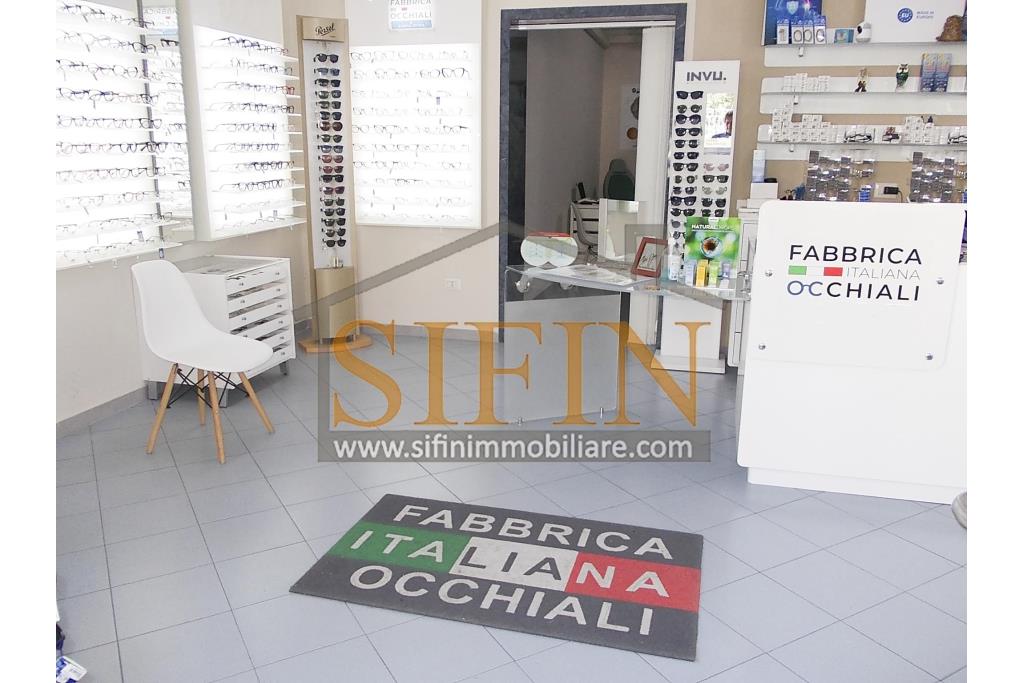 Cessione Attivit� Ottica Storica � Grottaminarda - Proponiamo in vendita un�attivit� di ottica avviata e ben consolidata da oltre 20 anni, situata in Via Francesco Flammia