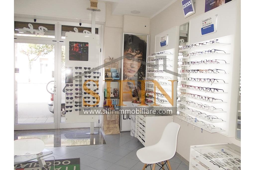 Cessione Attivit� Ottica Storica � Grottaminarda - Proponiamo in vendita un�attivit� di ottica avviata e ben consolidata da oltre 20 anni, situata in Via Francesco Flammia