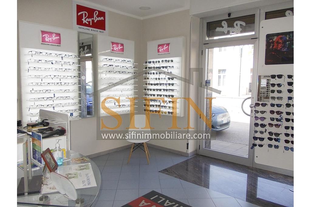 Cessione Attivit� Ottica Storica � Grottaminarda - Proponiamo in vendita un�attivit� di ottica avviata e ben consolidata da oltre 20 anni, situata in Via Francesco Flammia