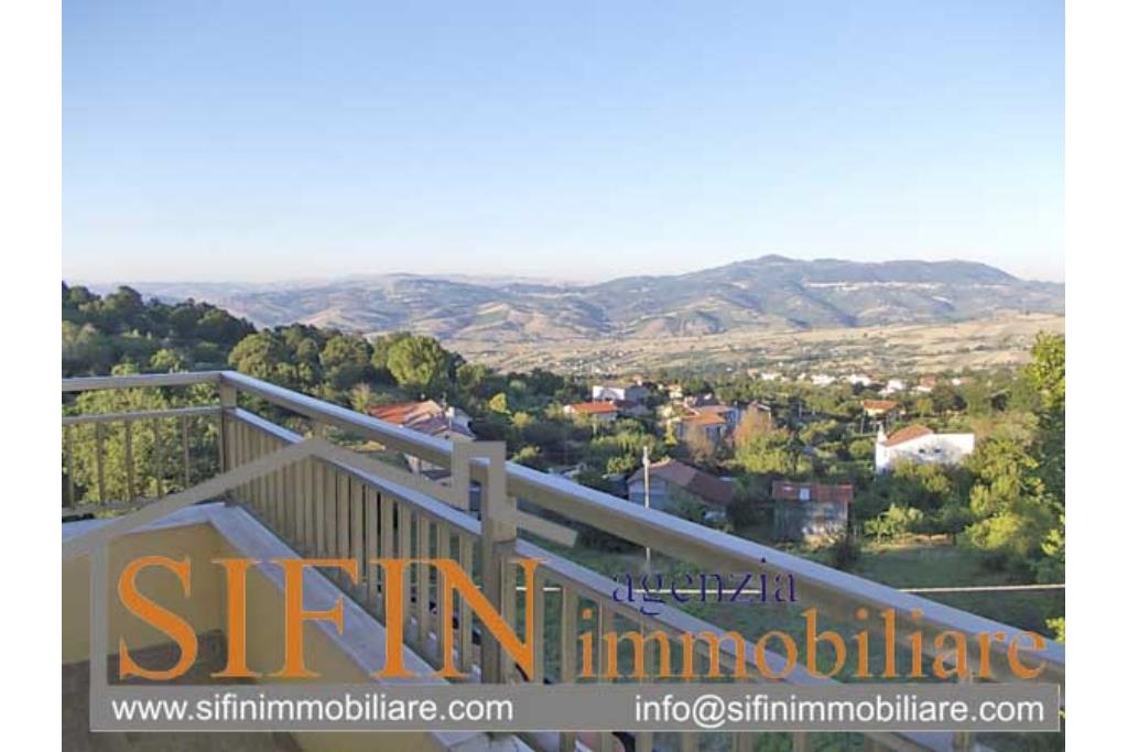 Villa con Giardino - Villa di mq. 350,00 con giardino vendita Frigento localit Pagliara