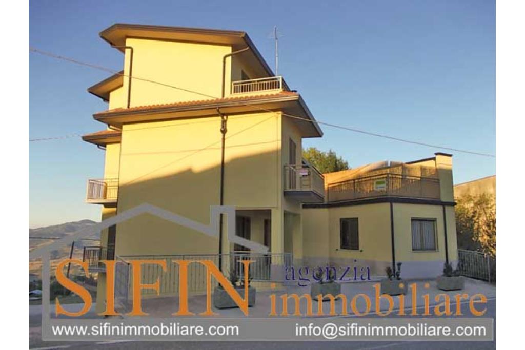 Villa con Giardino - Villa di mq. 350,00 con giardino vendita Frigento localit Pagliara
