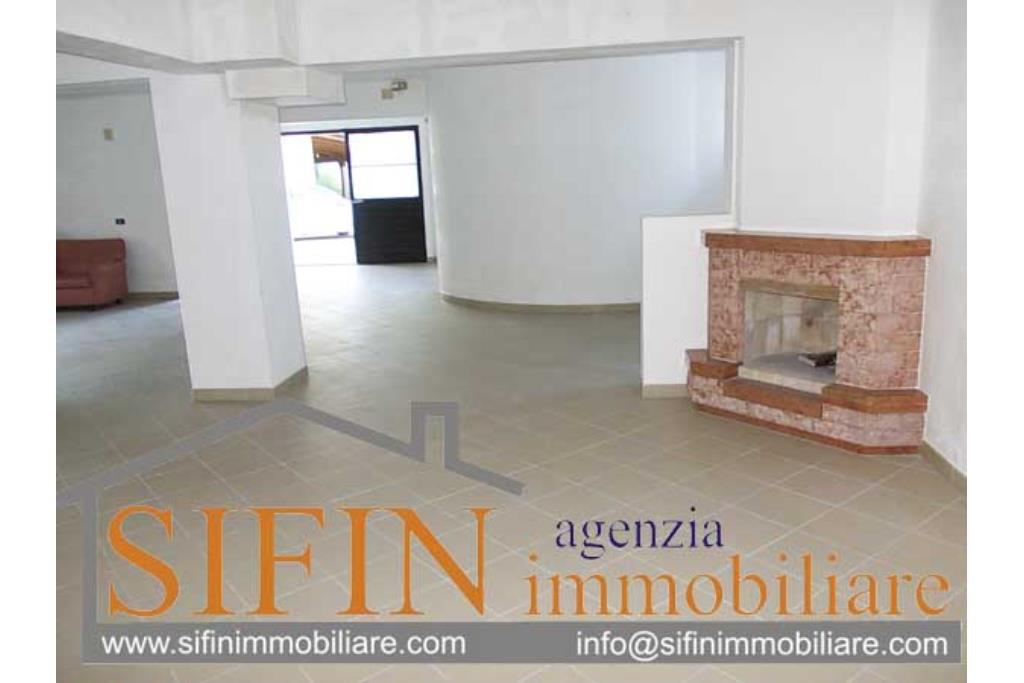 Villa con Giardino - Villa di mq. 350,00 con giardino vendita Frigento localit Pagliara