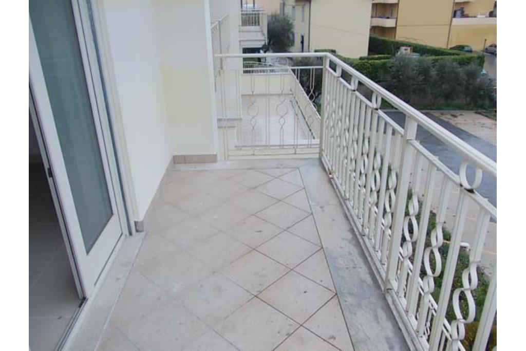 Appartamento con Garage - Ariano Irpino Appartamento con garage ubicato alla C/da Cardito via Piano di Zona