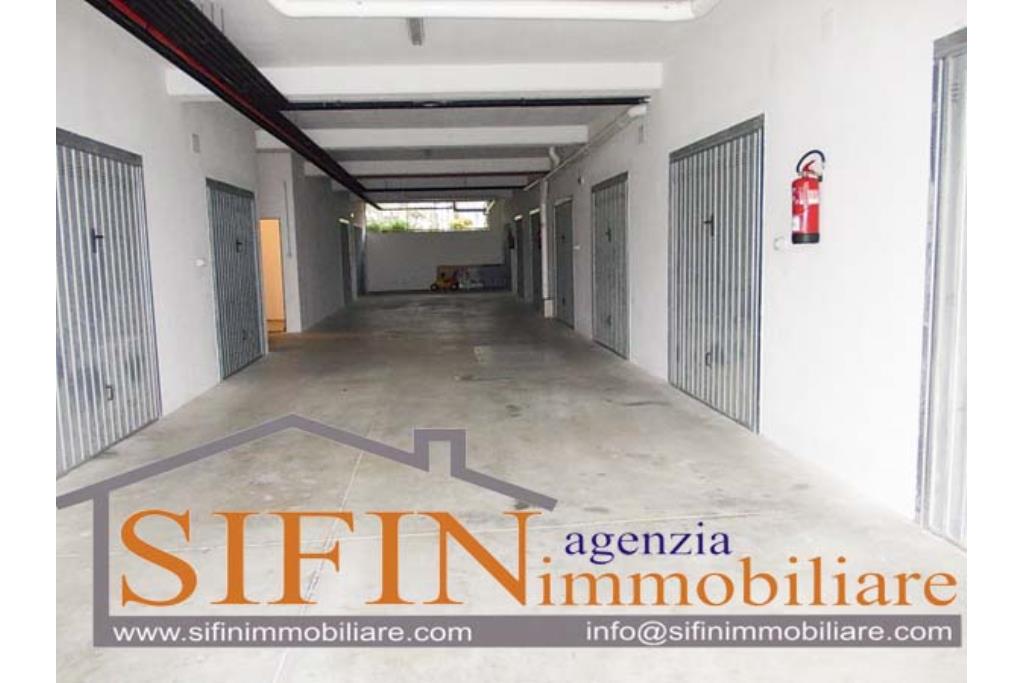 Appartamento con due garages - appartamento mq 150,00 con due garage in vendita ad ariano irpino