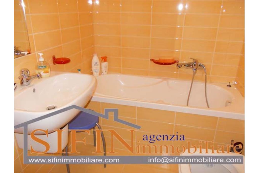 Appartamento con due garages - appartamento mq 150,00 con due garage in vendita ad ariano irpino