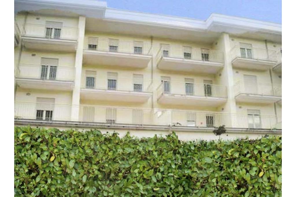 Appartamento con due garages - appartamento mq 150,00 con due garage in vendita ad ariano irpino