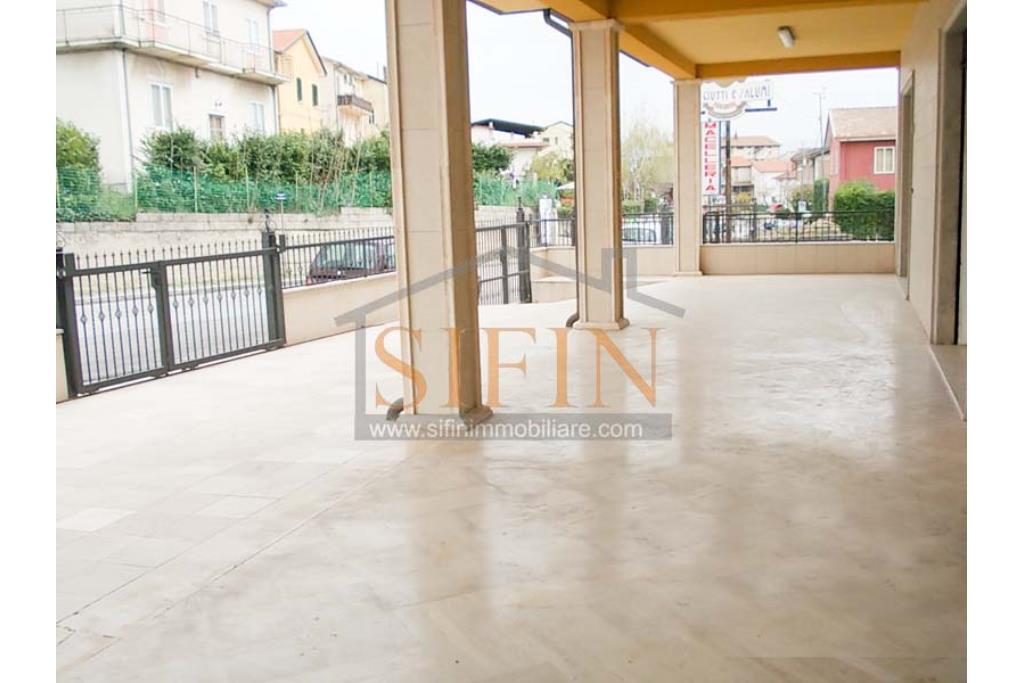 Locale Commerciale  - Locale mq. 200,00 oltre portico e piazzale in affitto a Fontanarosa