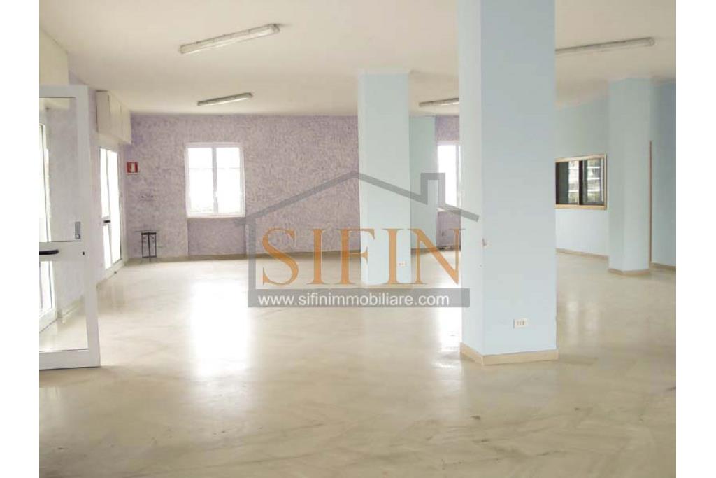 Locale Commerciale  - Locale mq. 200,00 oltre portico e piazzale in affitto a Fontanarosa