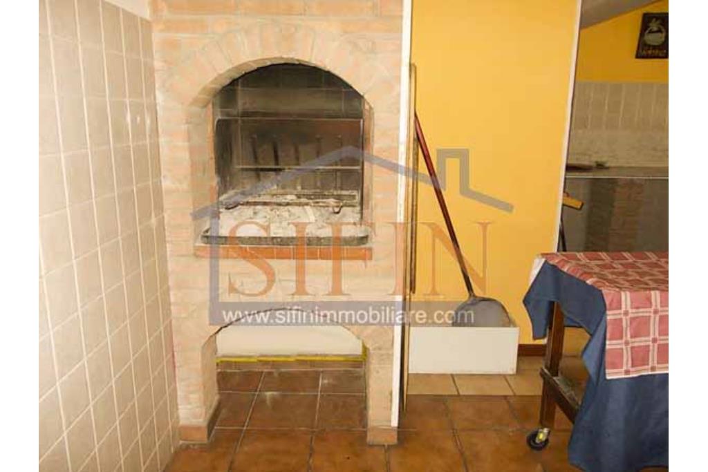 Ristorante Pizzeria Braceria - Grottaminarda, proponiamo in locazione ristorante pizzeria con piccola braceria